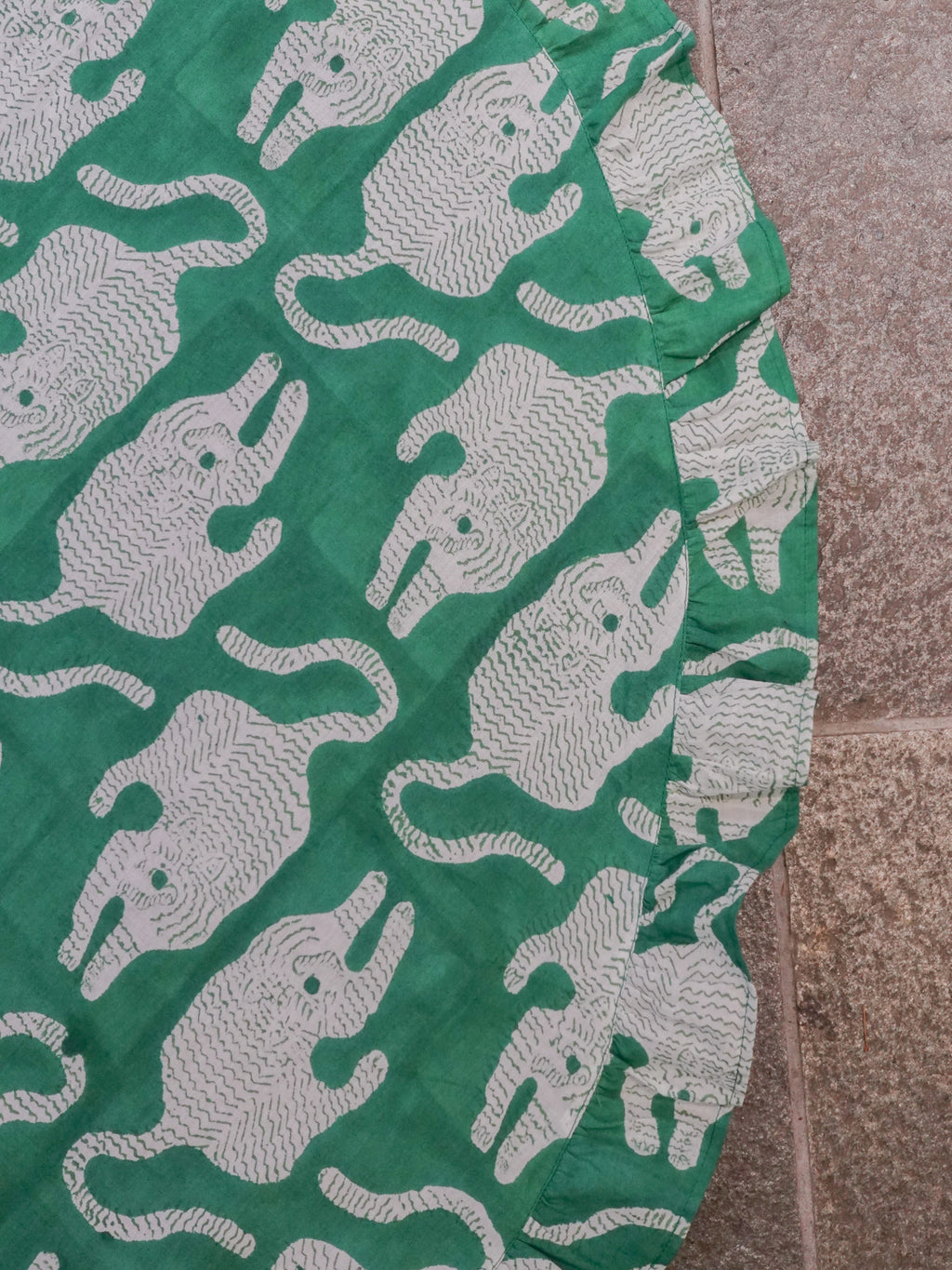 Round Frill Scarf Tiger Green