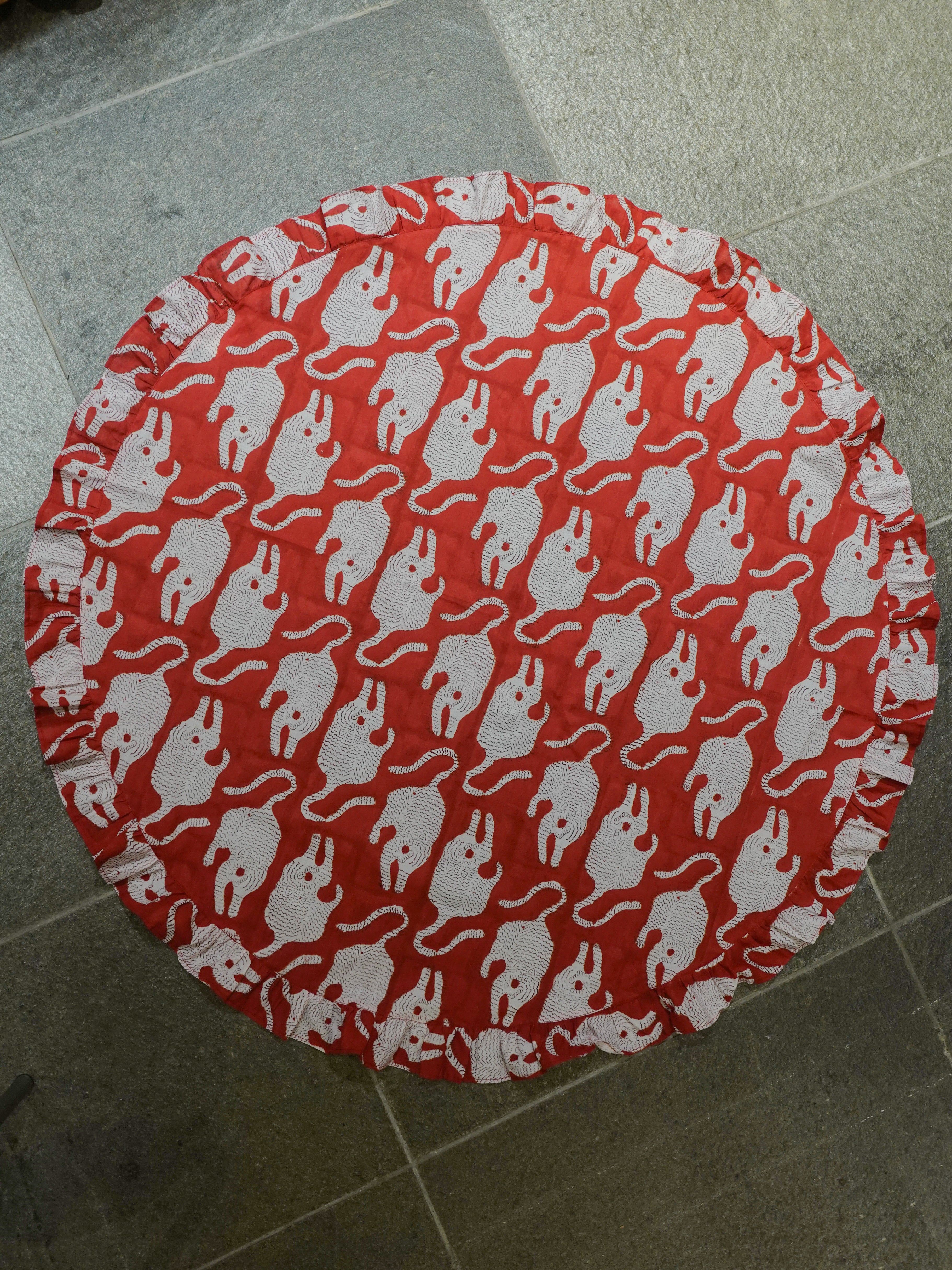 Round Frill Scarf Tiger Red