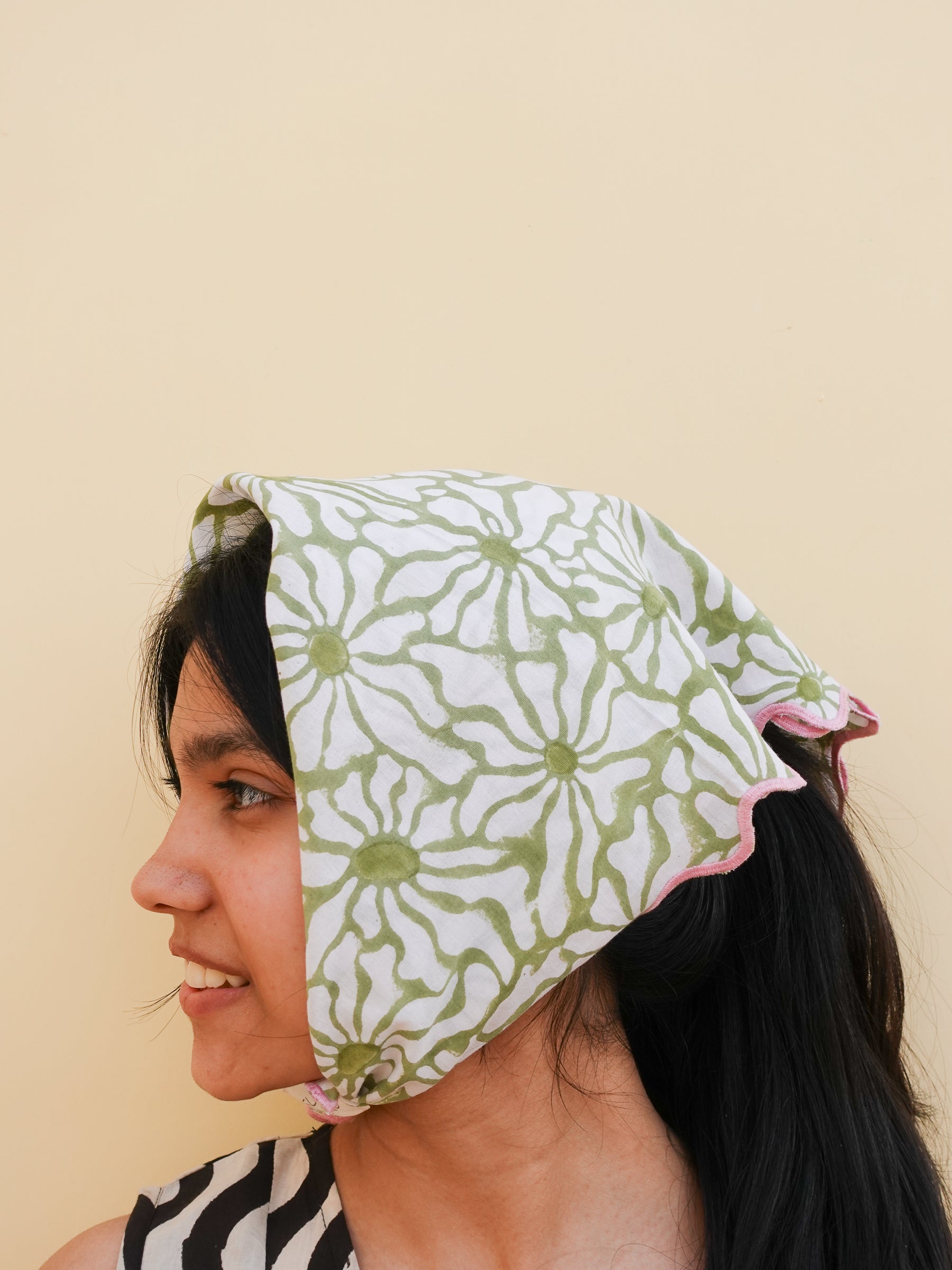 Wave Embroidered Handkerchief | matcha cosmos