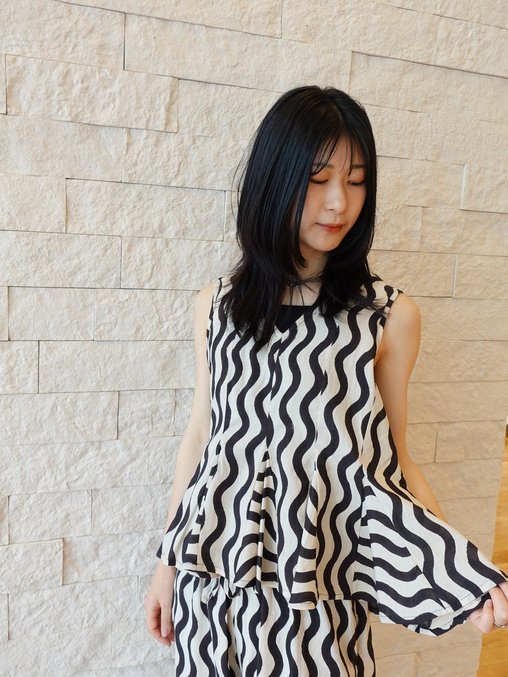 Wavy Panel Top | Black