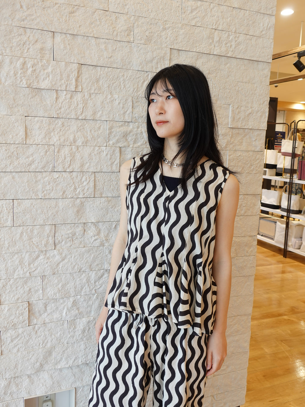 Wavy Panel Top | Black
