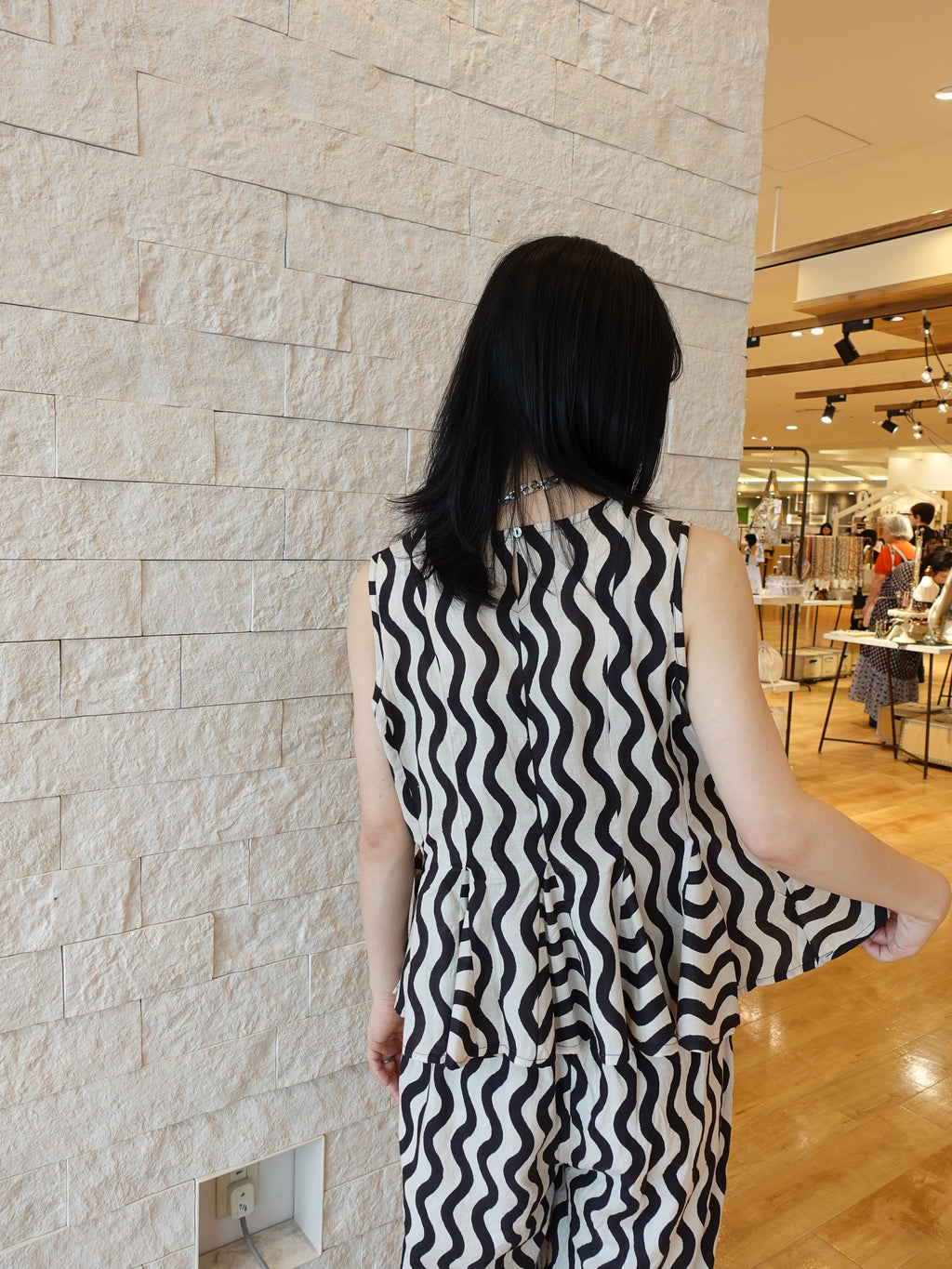 Wavy Panel Top | Black