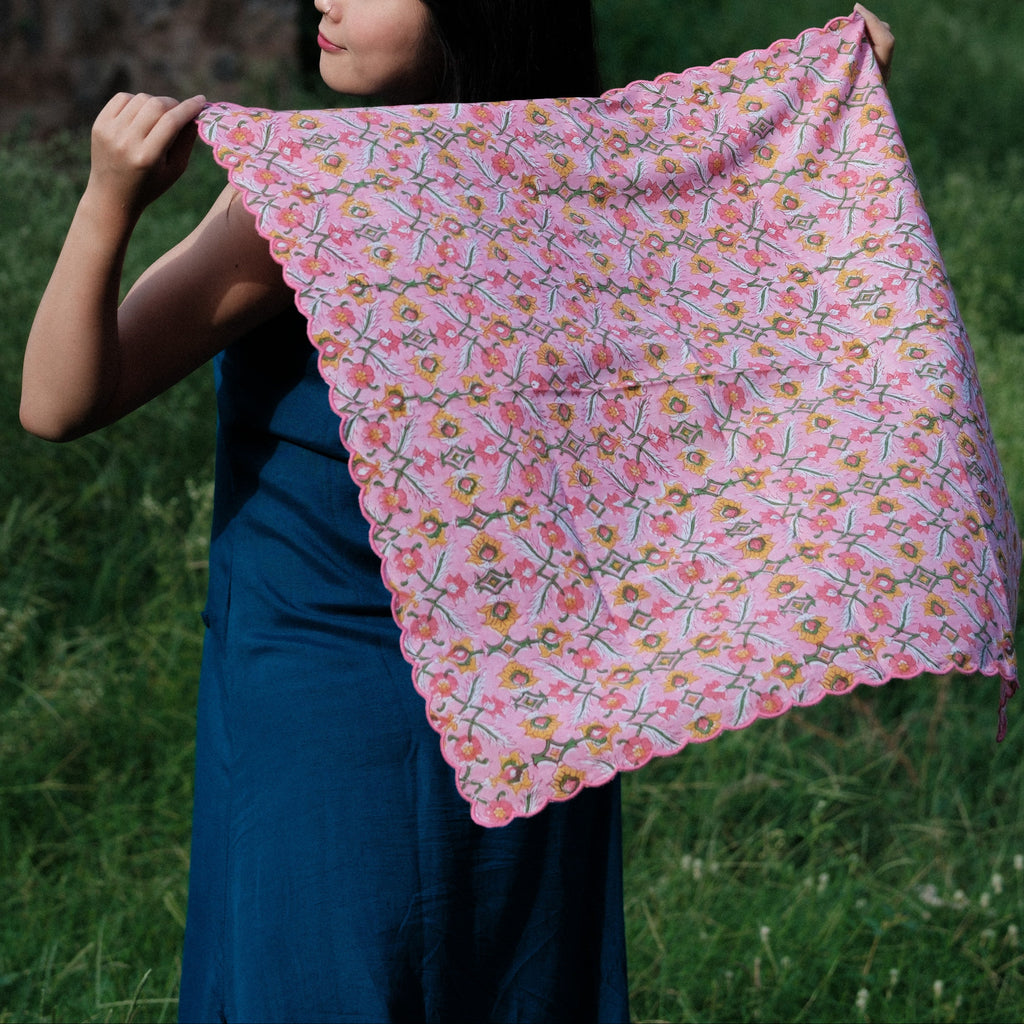 Embroidered Scarf【70×70cm】Pink