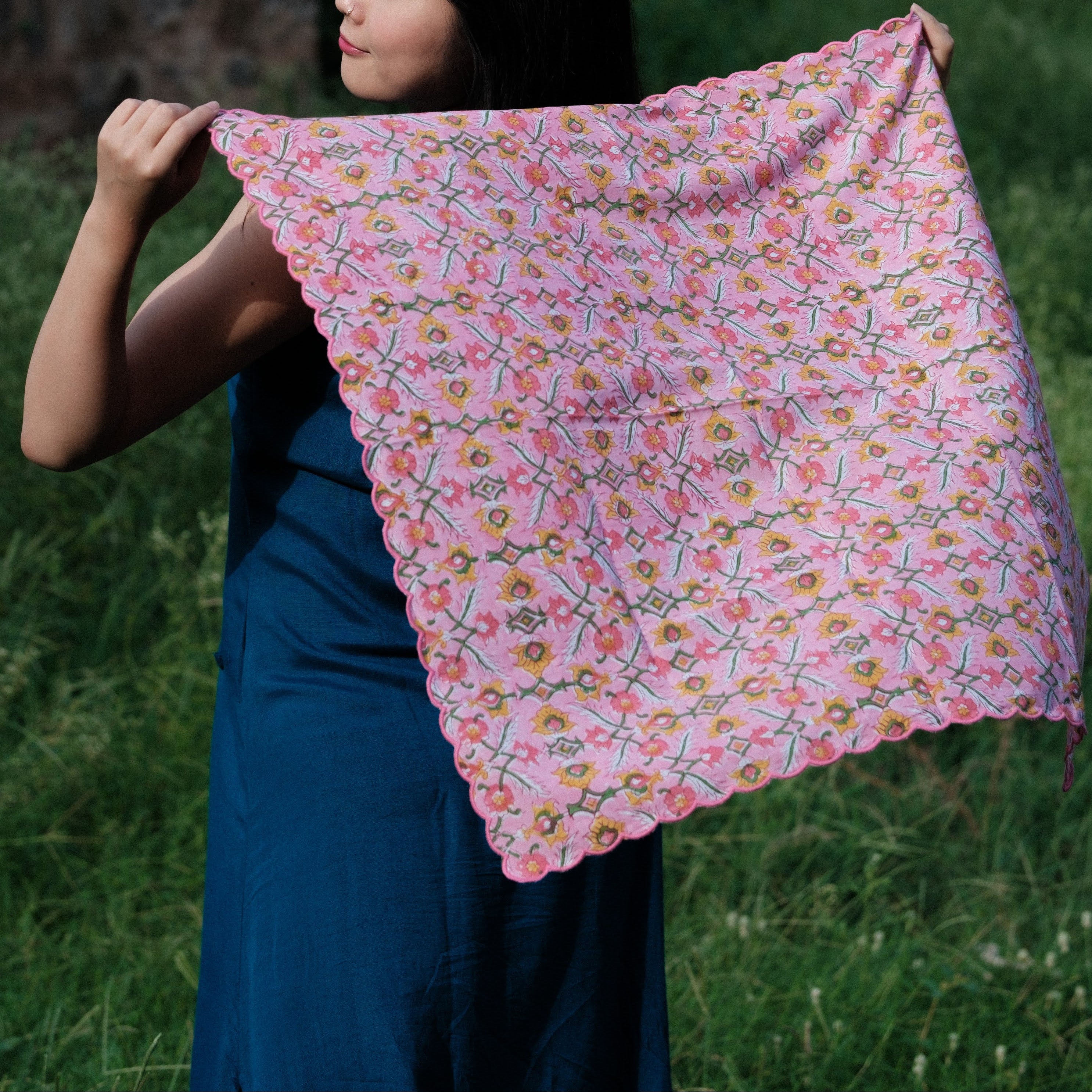 Embroidered Scarf【70×70cm】Pink