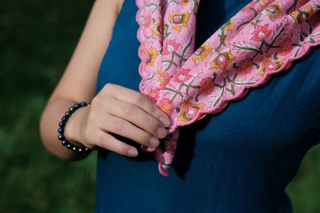 Embroidered Scarf【70×70cm】Pink