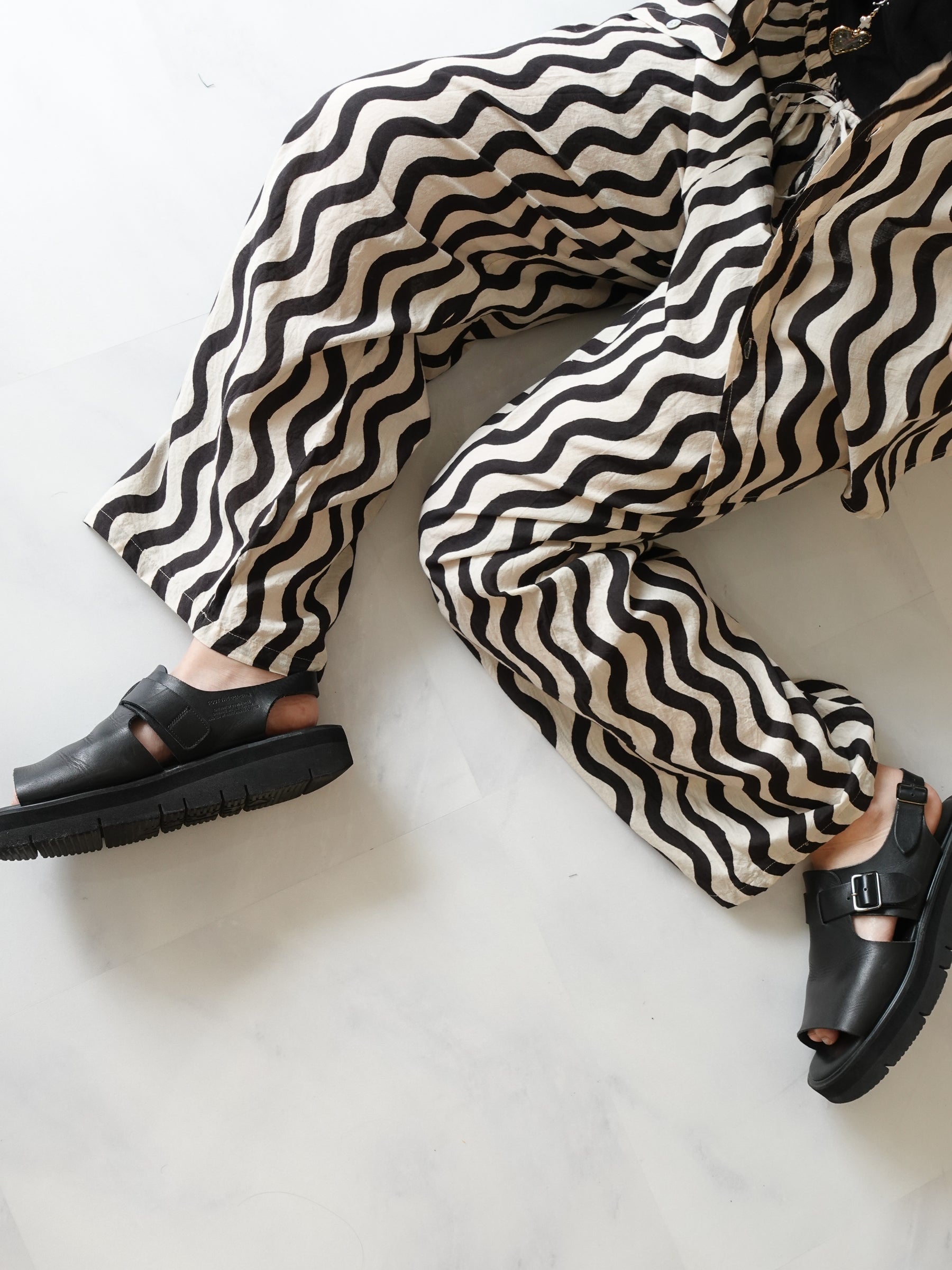 Unisex Easy Pants | Wavy Black