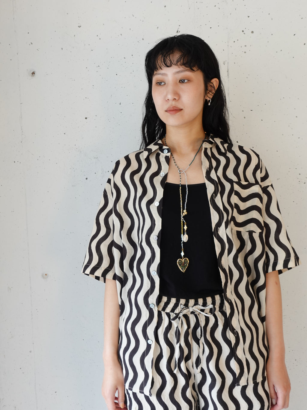 Unisex Half Sleeve Shirts | Wavy Black