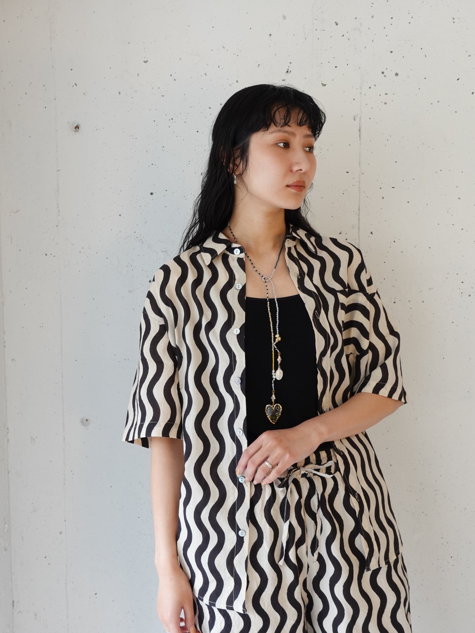 Unisex Half Sleeve Shirts | Wavy Black