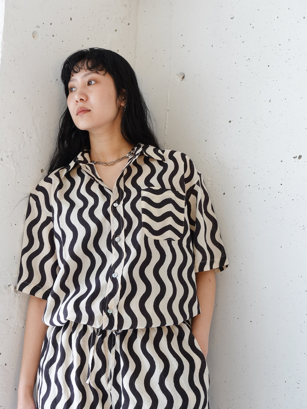 Unisex Half Sleeve Shirts | Wavy Black