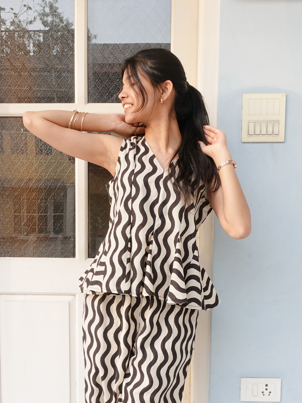 Wavy Panel Top | Black
