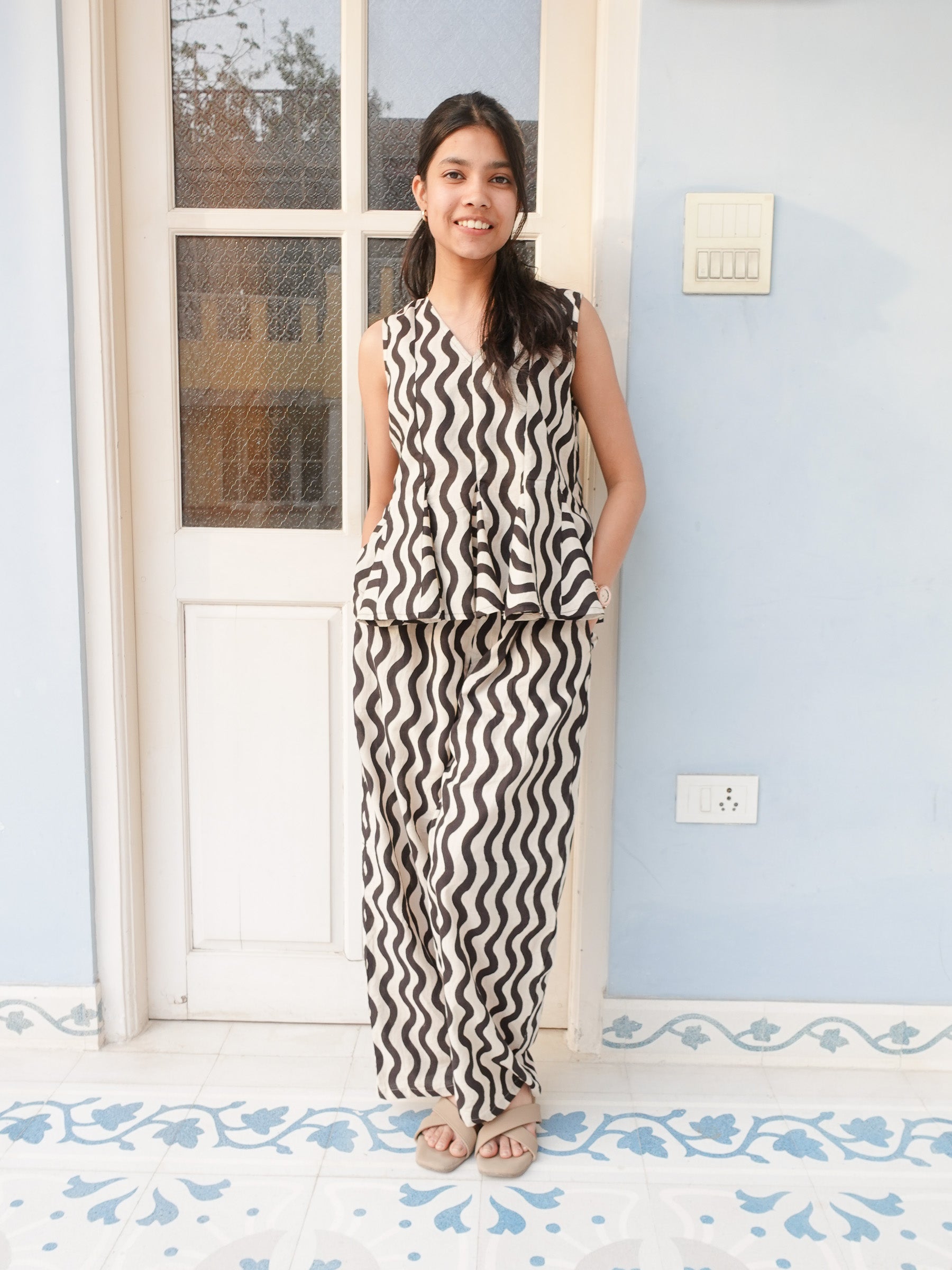 Wavy Panel Top | Black