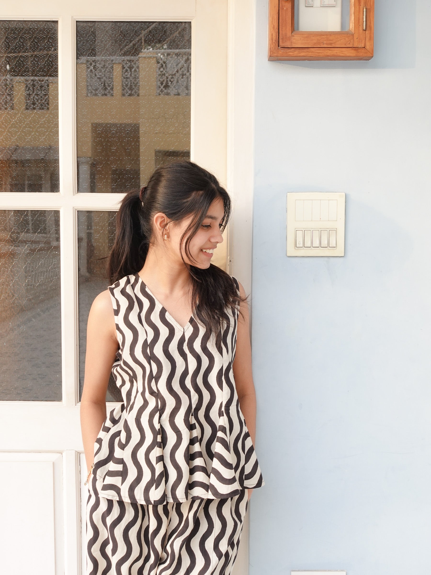 Wavy Panel Top | Black